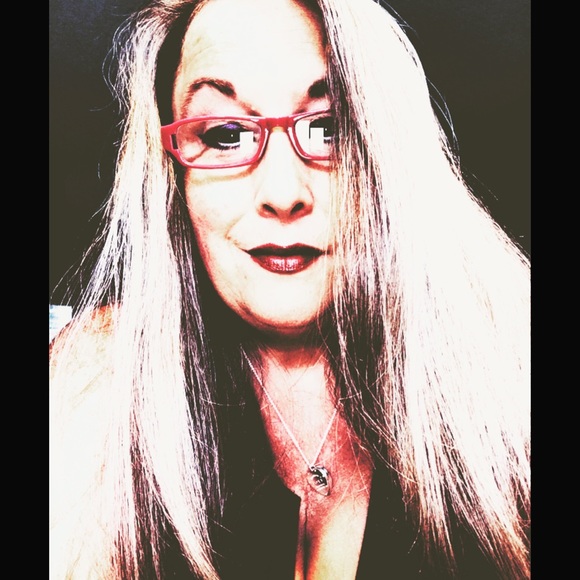 Meet your Posher, Sharon - Picture 1 of 1